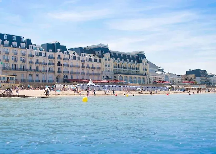 Joli Près Du Front De * Cabourg