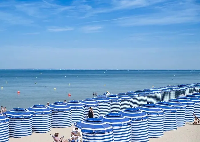 Joli Pres Du Front De *